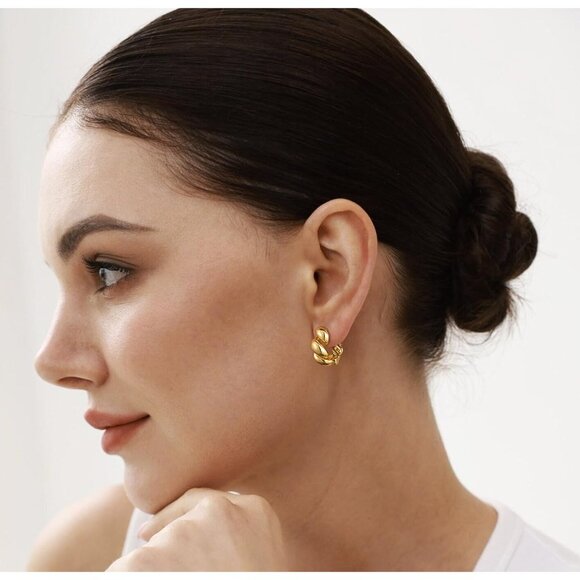 Style F Twisted Chunky Non Piercing Clip-On Cartilage Cubic Zirconia Earring - Picture 2 of 7